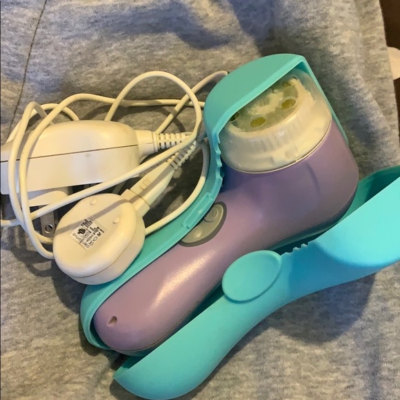 Clairisonic Mia 2 Lavender Cleansing Brush - Picture 3 of 3